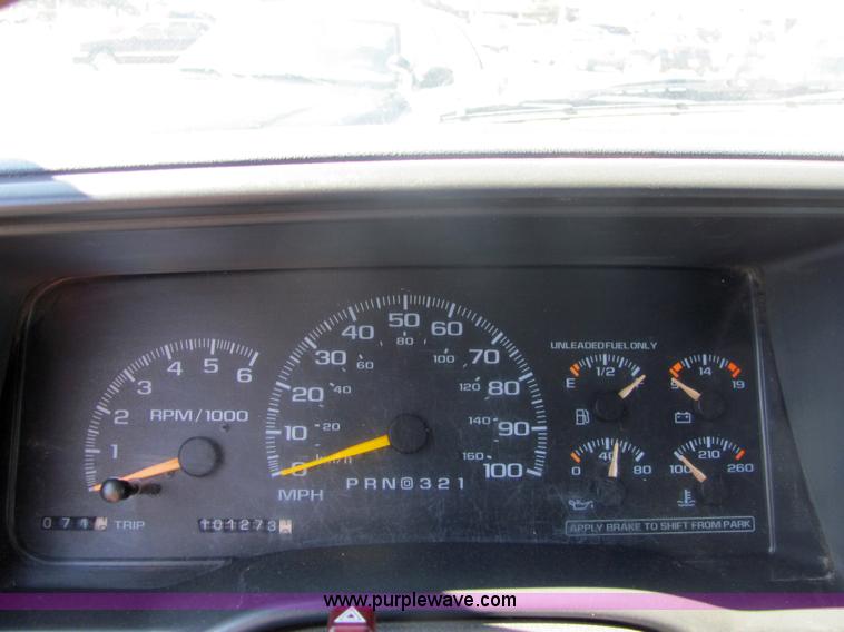 image for item 4057 2000 Chevrolet C2500 pickup truck