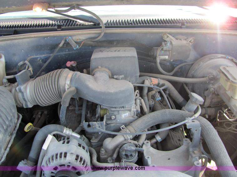 image for item 4057 2000 Chevrolet C2500 pickup truck