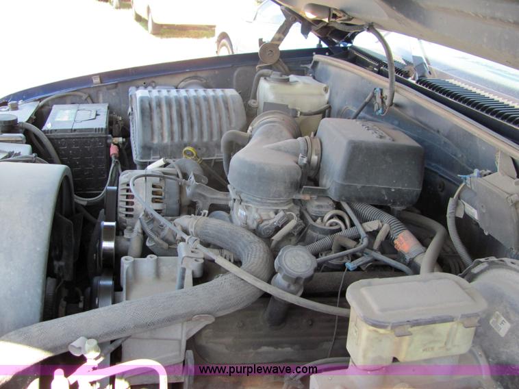 image for item 4057 2000 Chevrolet C2500 pickup truck