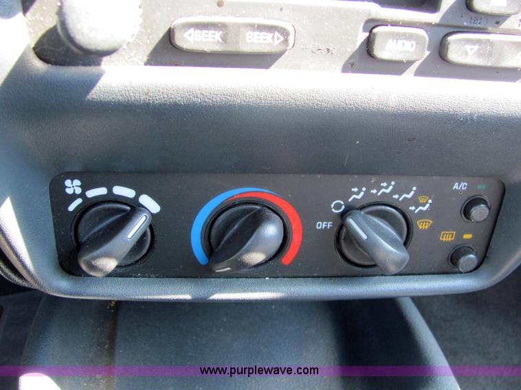 image for item 4058 2000 Chevrolet Cavalier