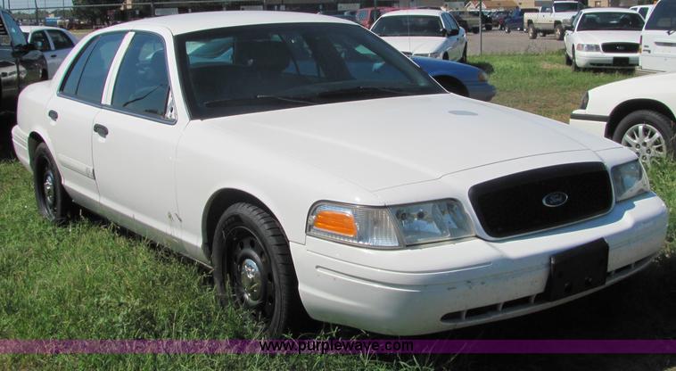 image for item 4060 2006 Ford Crown Victoria Police Interceptor