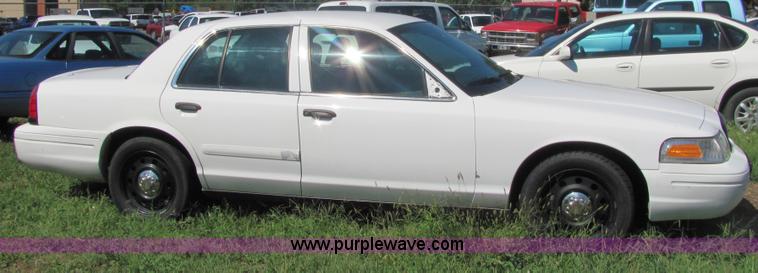 image for item 4060 2006 Ford Crown Victoria Police Interceptor