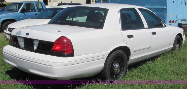 image for item 4060 2006 Ford Crown Victoria Police Interceptor