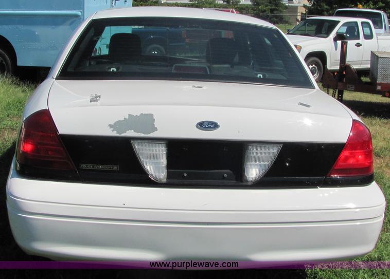image for item 4060 2006 Ford Crown Victoria Police Interceptor