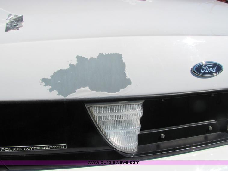 image for item 4060 2006 Ford Crown Victoria Police Interceptor