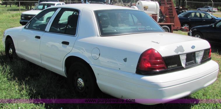 image for item 4060 2006 Ford Crown Victoria Police Interceptor