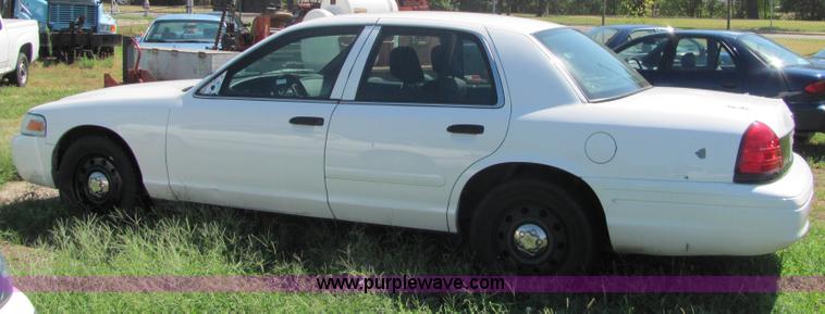 image for item 4060 2006 Ford Crown Victoria Police Interceptor
