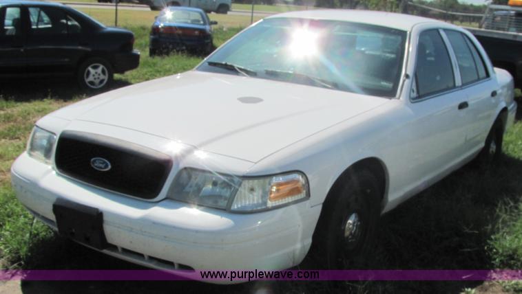 image for item 4060 2006 Ford Crown Victoria Police Interceptor