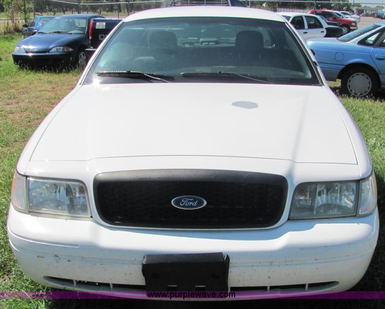 image for item 4060 2006 Ford Crown Victoria Police Interceptor