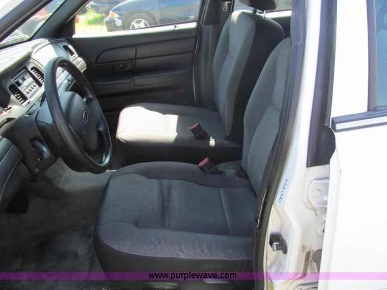 image for item 4060 2006 Ford Crown Victoria Police Interceptor