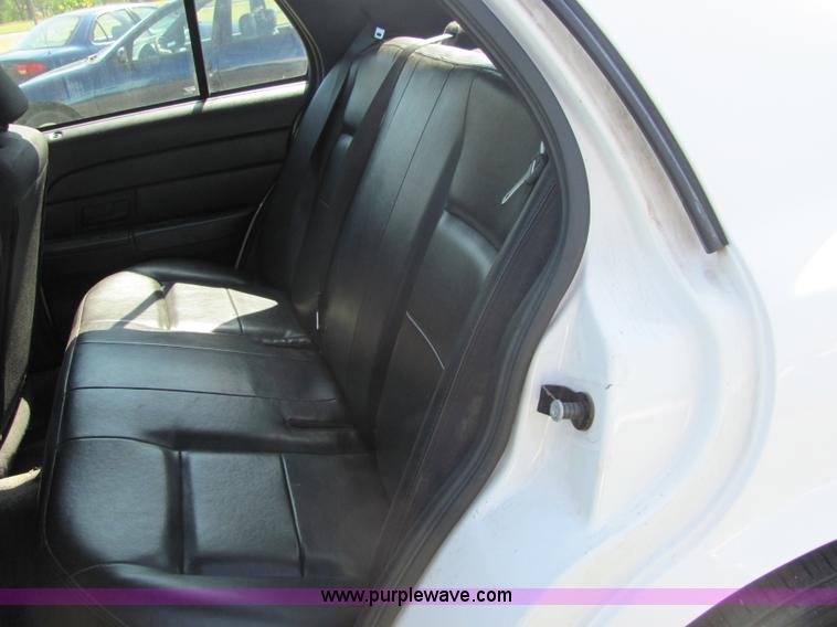 image for item 4060 2006 Ford Crown Victoria Police Interceptor