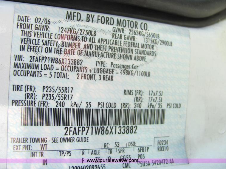 image for item 4060 2006 Ford Crown Victoria Police Interceptor