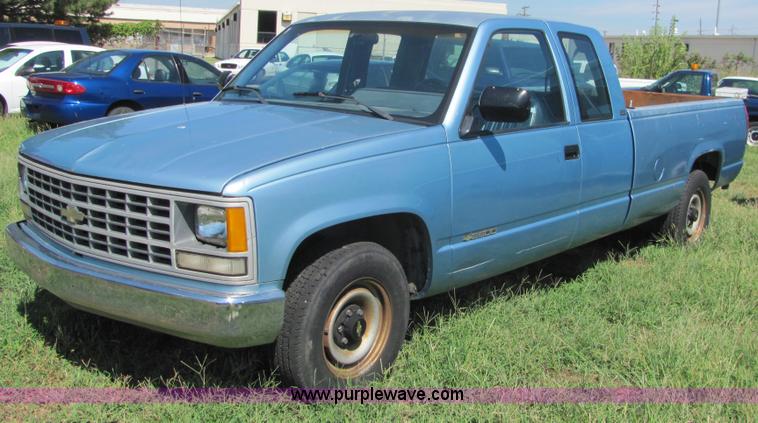 image for item 4062 1990 Chevrolet C2500 pickup truck