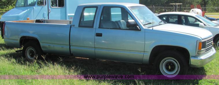 image for item 4062 1990 Chevrolet C2500 pickup truck