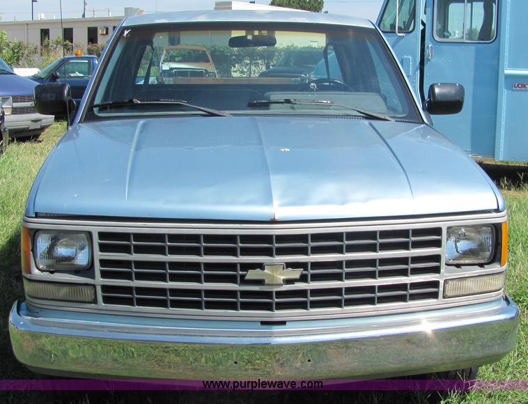 image for item 4062 1990 Chevrolet C2500 pickup truck