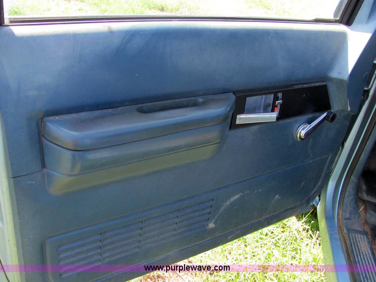 image for item 4062 1990 Chevrolet C2500 pickup truck