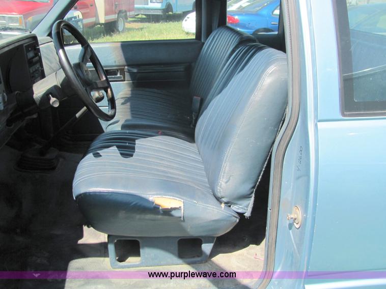 image for item 4062 1990 Chevrolet C2500 pickup truck