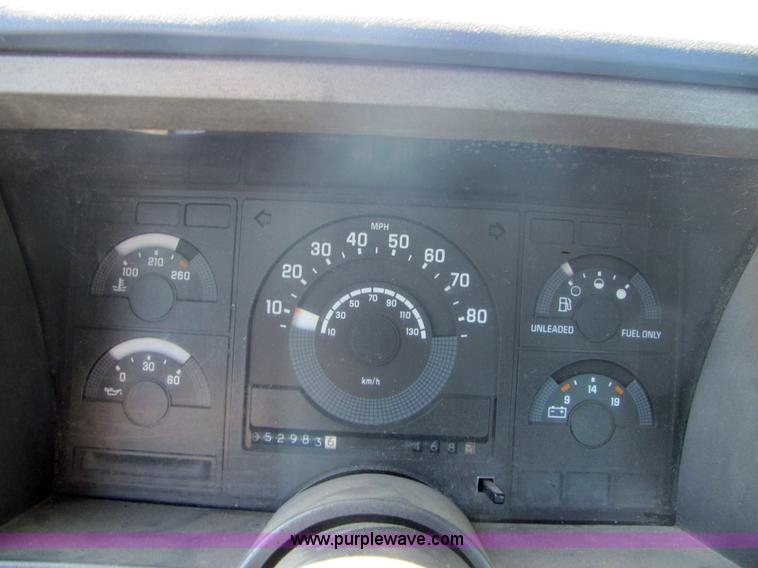 image for item 4062 1990 Chevrolet C2500 pickup truck