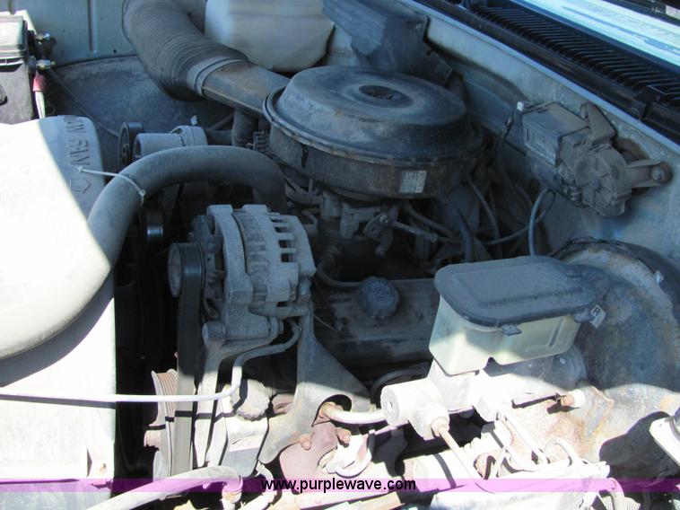 image for item 4062 1990 Chevrolet C2500 pickup truck