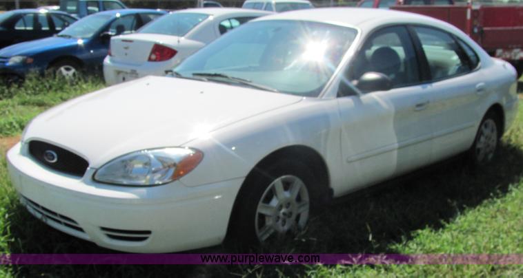 image for item 4066 2005 Ford Taurus SE