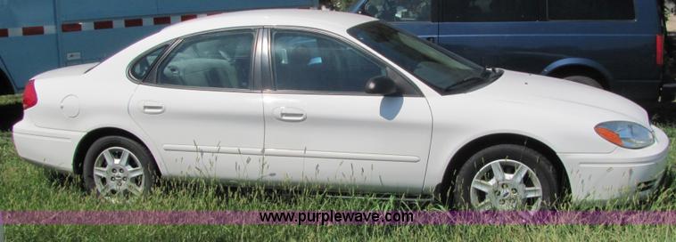 image for item 4066 2005 Ford Taurus SE