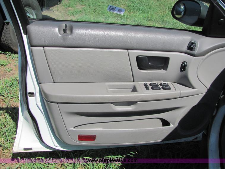 image for item 4066 2005 Ford Taurus SE