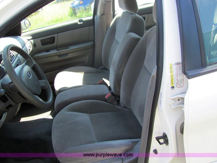 image for item 4066 2005 Ford Taurus SE