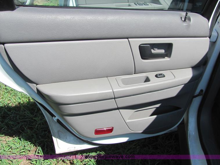 image for item 4066 2005 Ford Taurus SE