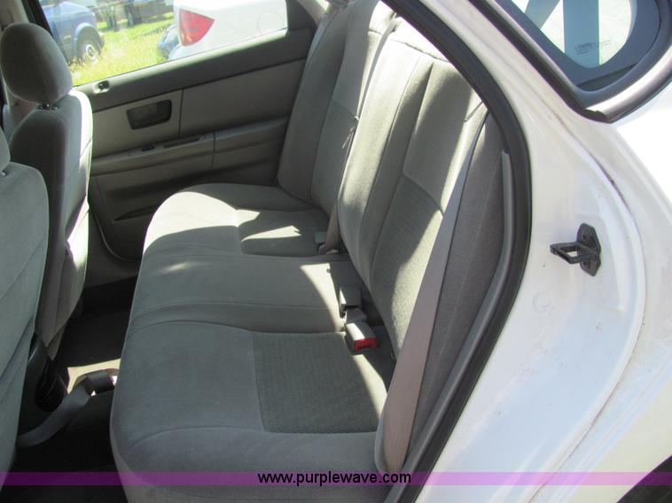 image for item 4066 2005 Ford Taurus SE