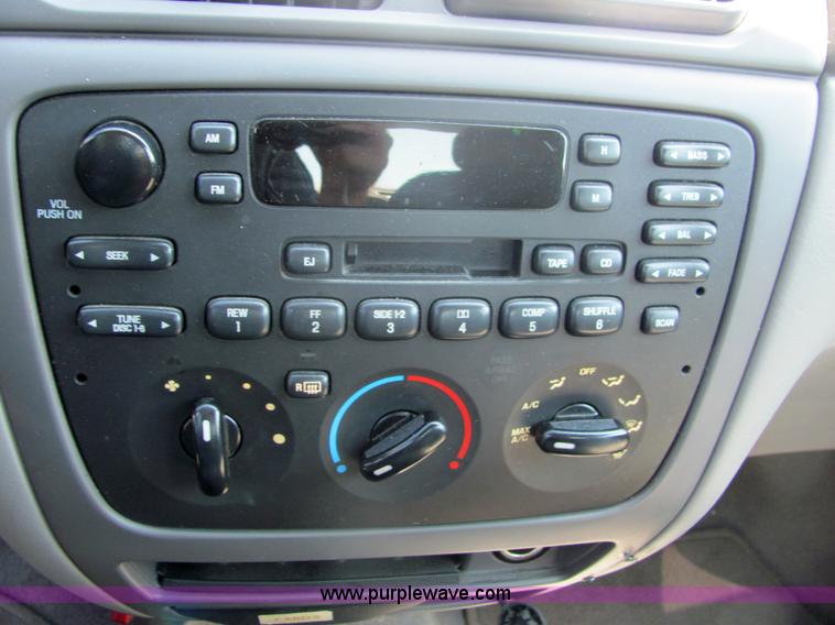 image for item 4066 2005 Ford Taurus SE