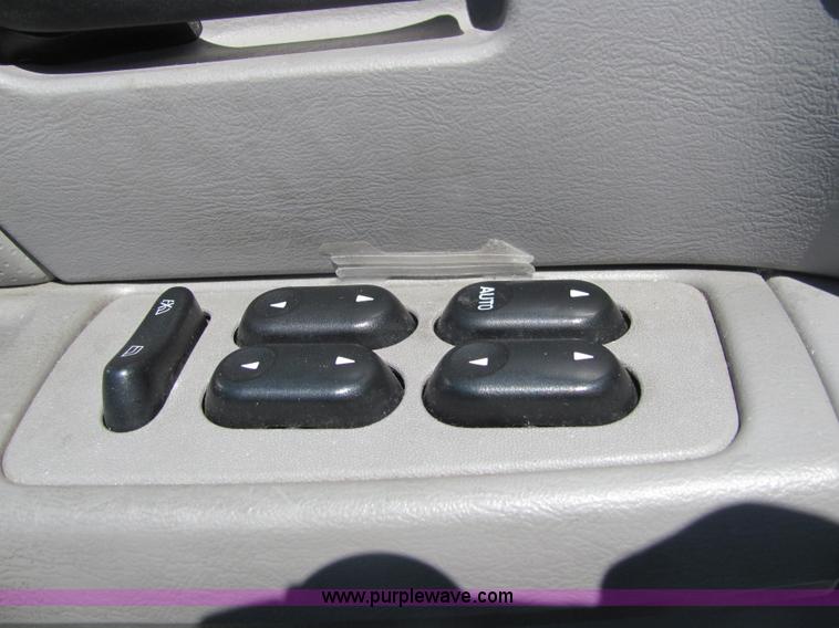 image for item 4066 2005 Ford Taurus SE