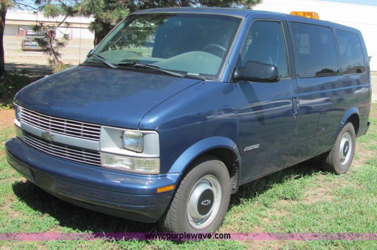 image for item 4067 1999 Chevrolet Astro Van