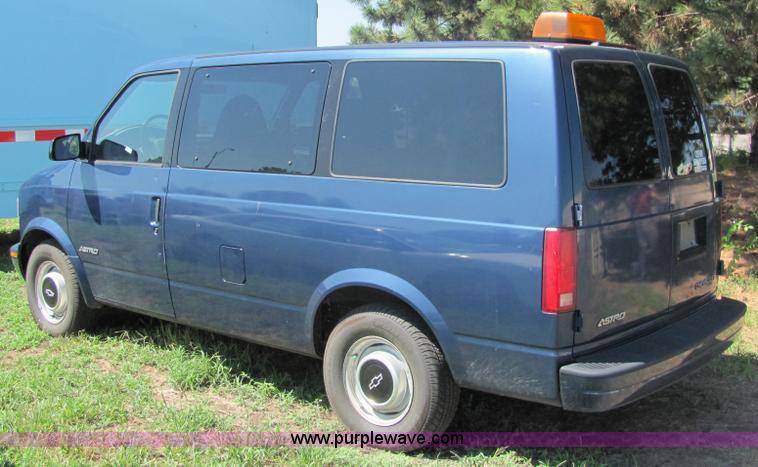 image for item 4067 1999 Chevrolet Astro Van
