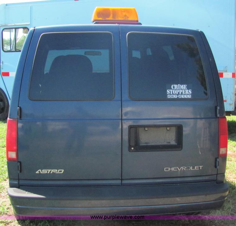 image for item 4067 1999 Chevrolet Astro Van