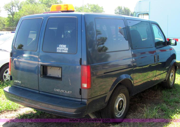 image for item 4067 1999 Chevrolet Astro Van