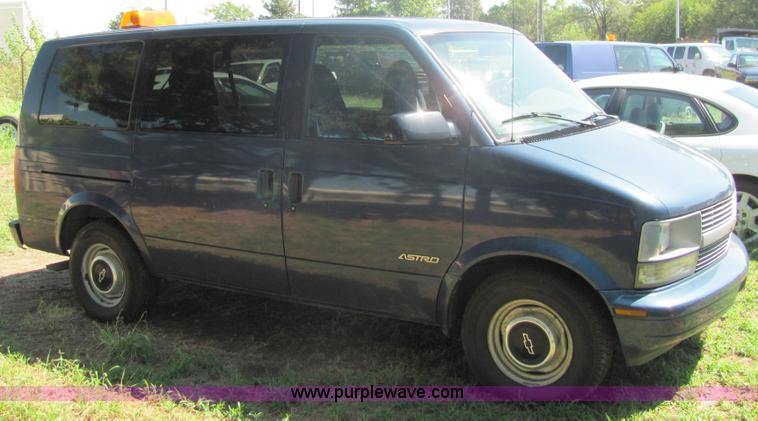 image for item 4067 1999 Chevrolet Astro Van