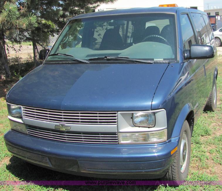 image for item 4067 1999 Chevrolet Astro Van