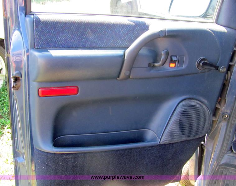 image for item 4067 1999 Chevrolet Astro Van