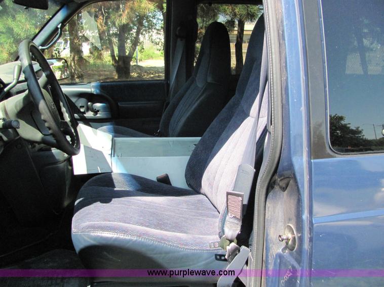 image for item 4067 1999 Chevrolet Astro Van