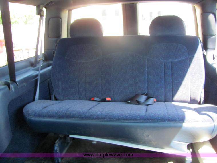 image for item 4067 1999 Chevrolet Astro Van