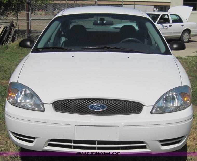 image for item 4068 2005 Ford Taurus