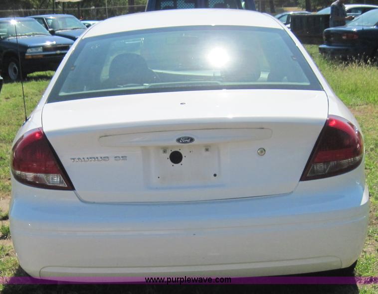 image for item 4068 2005 Ford Taurus
