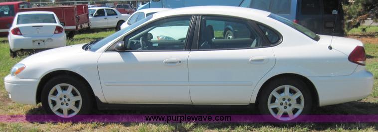 image for item 4068 2005 Ford Taurus