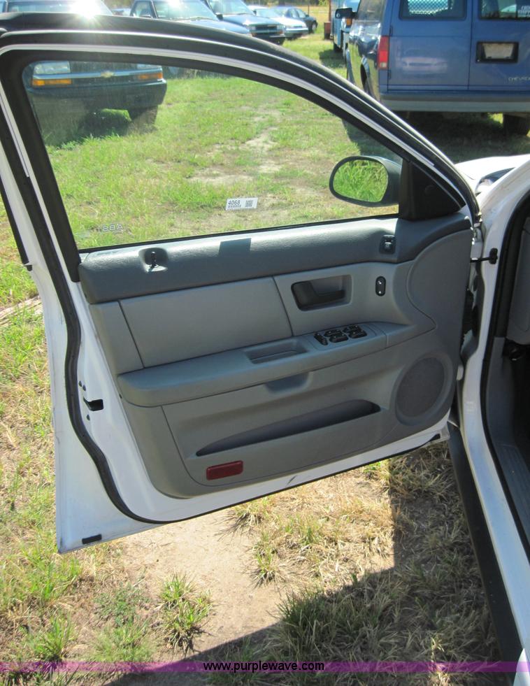 image for item 4068 2005 Ford Taurus