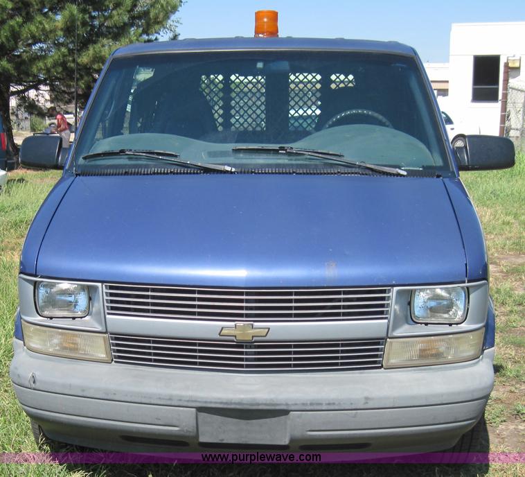 image for item 4069 1996 Chevrolet Astro Van