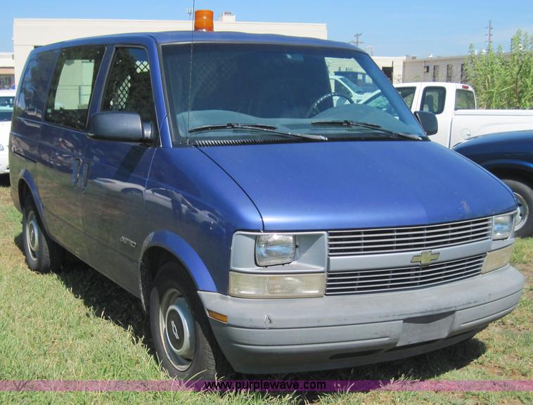 image for item 4069 1996 Chevrolet Astro Van