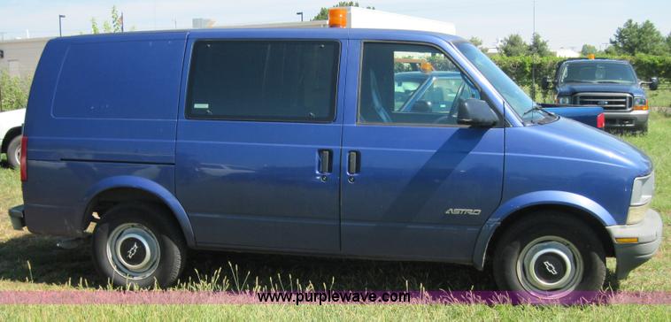 image for item 4069 1996 Chevrolet Astro Van