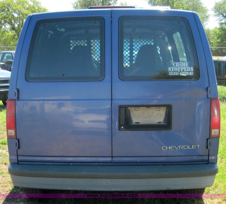 image for item 4069 1996 Chevrolet Astro Van