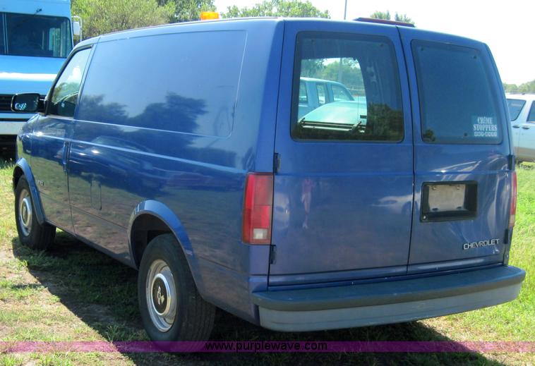 image for item 4069 1996 Chevrolet Astro Van