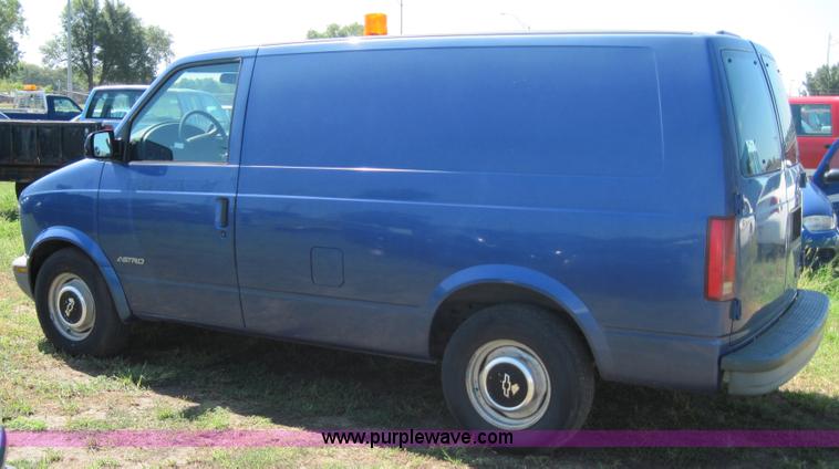 image for item 4069 1996 Chevrolet Astro Van